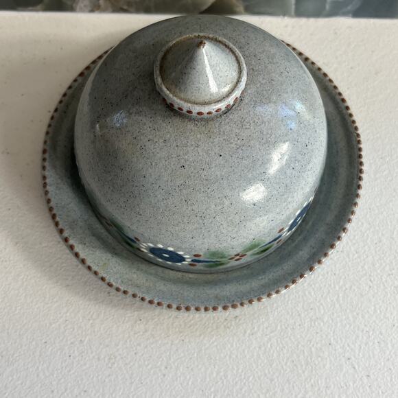 Vintage Stoneware Art Studio Pottery Cheese Dish Hand Painted Flowers Signed - Picture 2 of 15